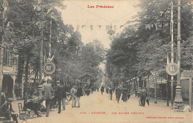 Carte postale ancienne Luchon Les Allees D'Etigny