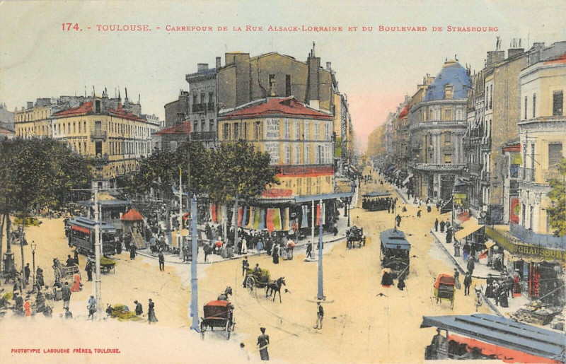 Carte postale ancienne Toulouse Carrefour De La Rue Alsace Lorraine Et Bd De Strasbourg à Toulouse