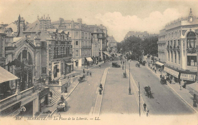 Carte postale ancienne Biarritz La Place De La Liberte à Biarritz