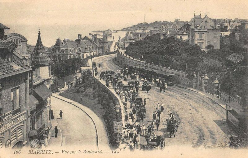 Carte postale ancienne Biarritz Vue Sur Le Boulevard à Biarritz
