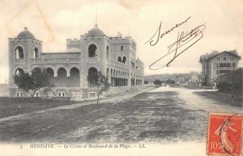 Carte postale ancienne Hendaye Le Casino Et Boulevard De La Plage à Hendaye