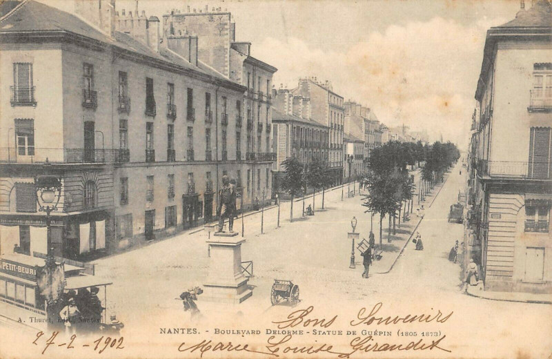 Carte postale ancienne Nantes Boulevard Delorme Statue Guepin à Nantes