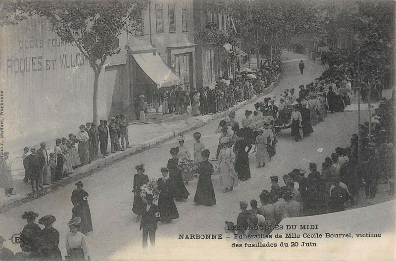 Carte postale ancienne Narbonne Troubles Midi Funerailles Cecile Bourrel Victime Fusillades à Narbonne