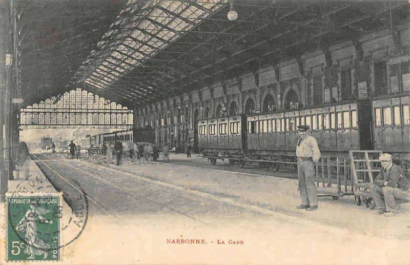 Carte postale ancienne Narbonne La Gare à Narbonne