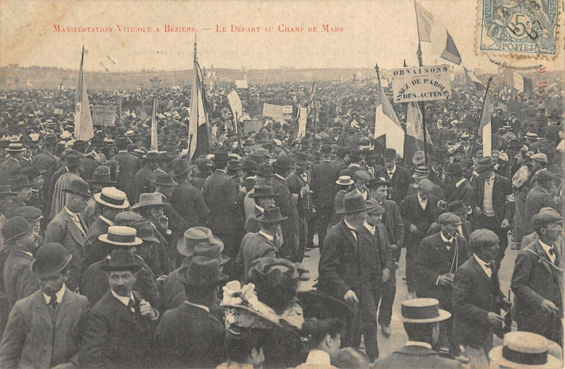 Carte postale ancienne Manifestations Viticoles A Beziers Le Depart Au Champ De Mars à Béziers