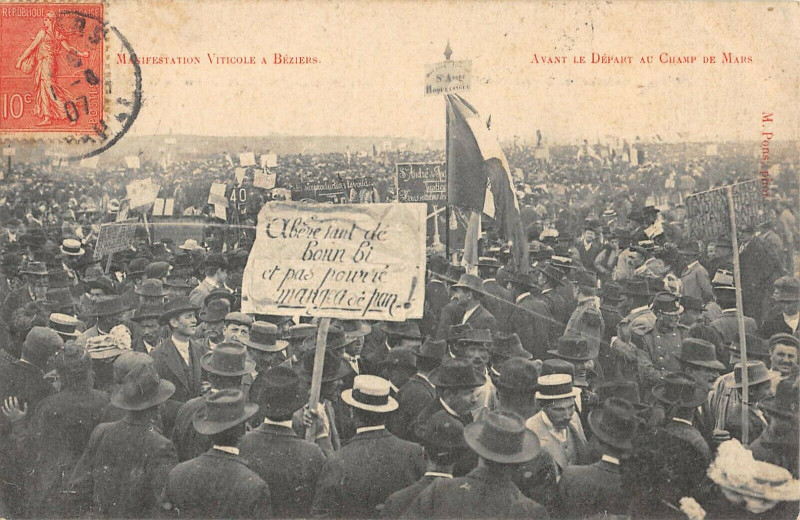 Carte postale ancienne Manifestations Viticoles A Beziers Avant Le Depart Au Champ De Mars à Béziers