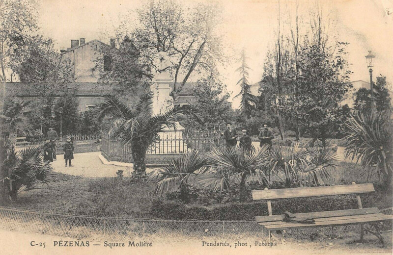 Carte postale ancienne Pezenas Square Moliere à Pézenas
