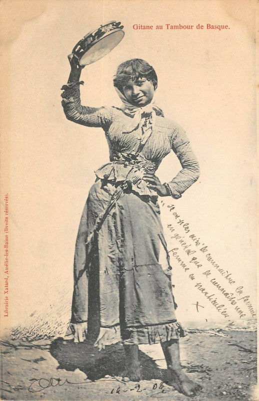 Carte postale ancienne Pyrenees Orientales Gitane Au Tambour De Basque à Py