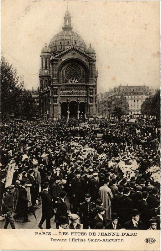 Carte postale ancienne Paris Les Fetes de Jeanne d'Arc. devant l'Eglise Saint-Augustin à Paris