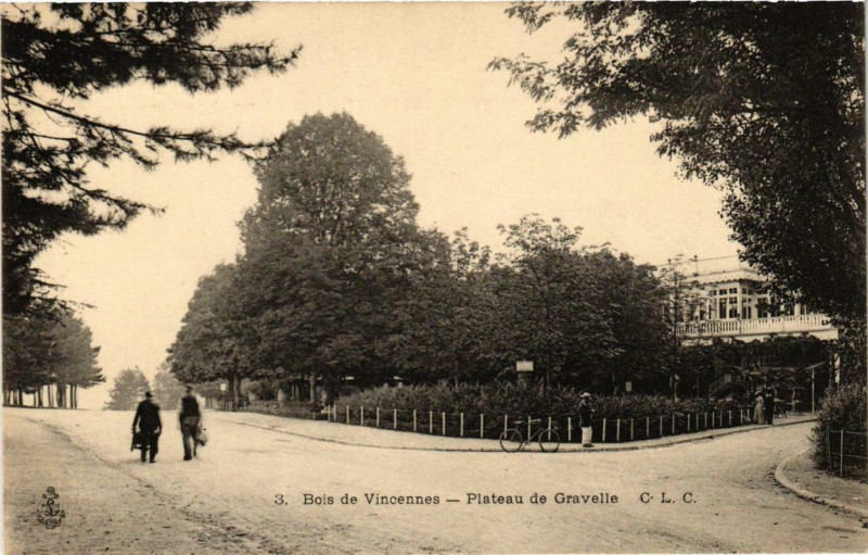 Carte postale ancienne Bois de Vincennes - Plateau de Gravelle à Paris 12e