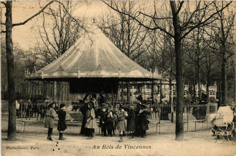 Carte postale ancienne Paris 12e Au Bois de Vincennes à Paris 12e