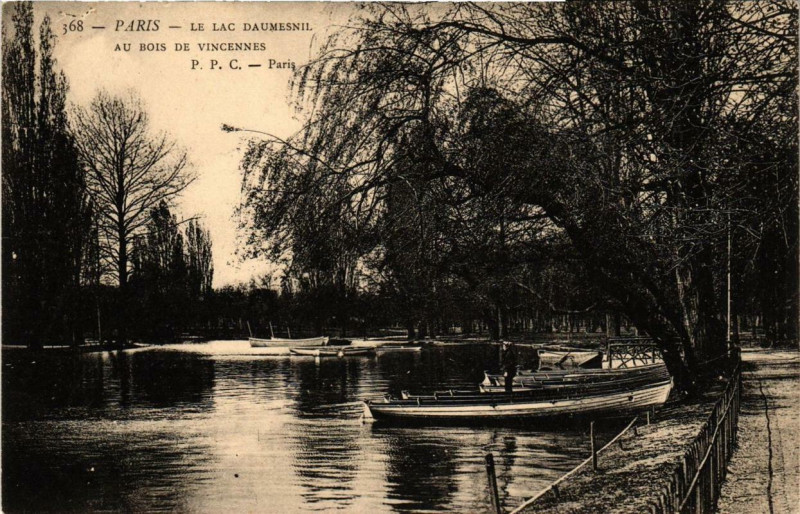 Carte postale ancienne Paris 12e Lac Daumesnil au Bois de Vincennes à Paris 12e