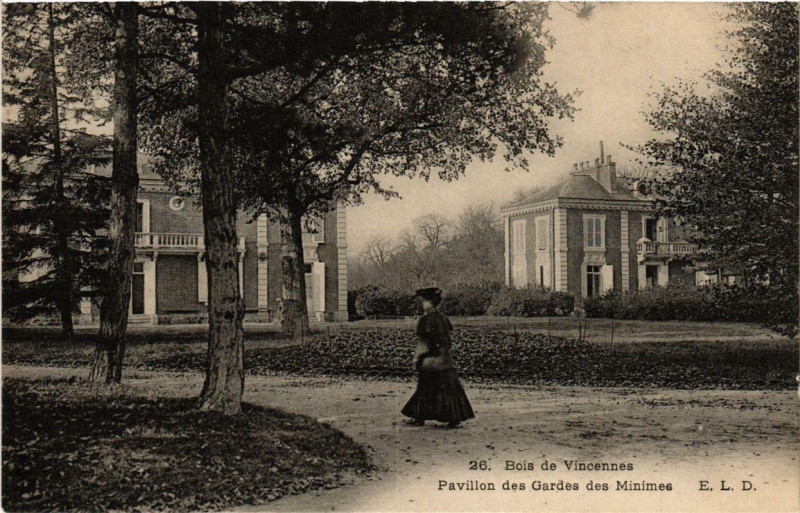Carte postale ancienne Paris 12e Bois de Vincennes Pavillon des Gardes des Minimes à Paris 12e