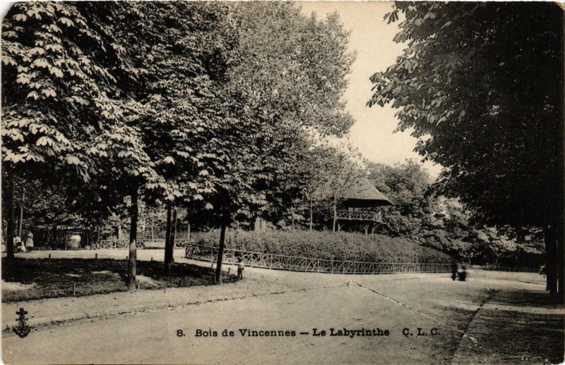 Carte postale ancienne Paris 12e Bois de Vincennes Le Labyrinthe à Paris 12e