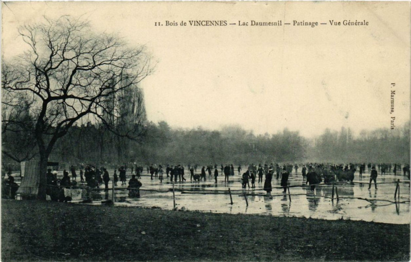 Carte postale ancienne Paris 12e Bois de Vincennes Lac Daumesnil Patinage à Paris 12e