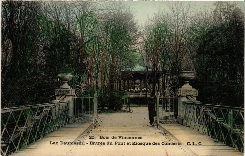 Carte postale ancienne Paris 12e Bois de Vincennes Lac Daumesnil Entréu du Pont à Paris 12e