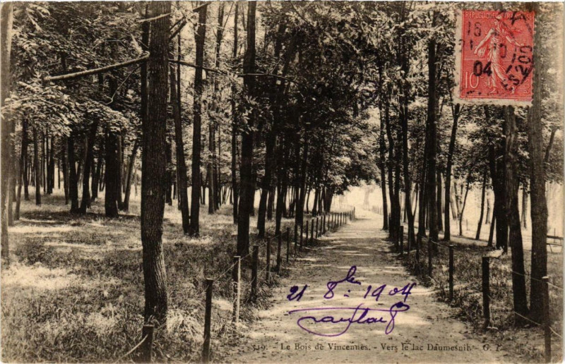 Carte postale ancienne Paris 12e Le Bois de Vincennes vers le lac Daumesnil à Paris 12e