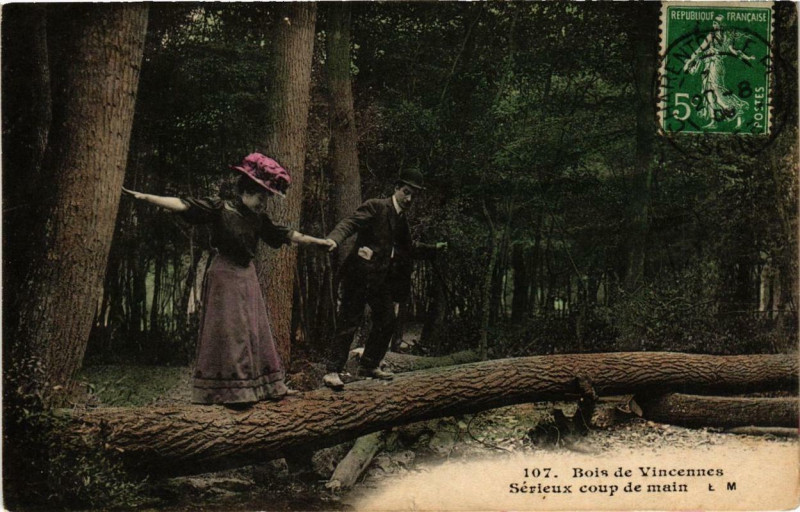 Carte postale ancienne Paris 12e Bois de Vincennes Sérieux coup de matin à Paris 12e