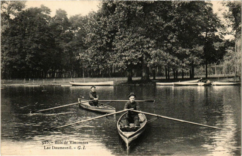 Carte postale ancienne Paris 12e Bois de Vincennes Lac Daumesnil à Paris 12e