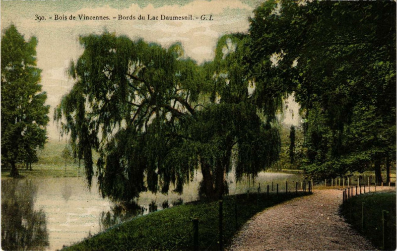 Carte postale ancienne Paris 12e Bois de Vincennes Bords du Lac Daumesnil à Paris 12e