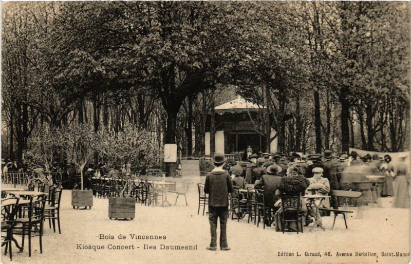Carte postale ancienne Paris 12e Bois de Vincennes Kiosque Concert Iles Daumesnil à Paris 12e