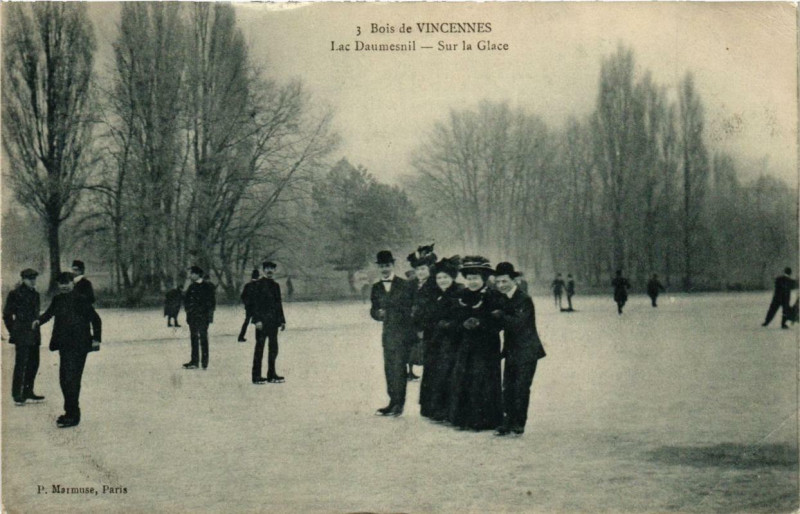 Carte postale ancienne Paris 12e Bois de Vincennes Lac Daumesnil Sur la Glace à Paris 12e