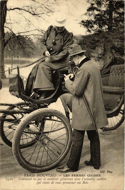 Carte postale ancienne Paris Nouveau Les Femmes Cocher à Paris