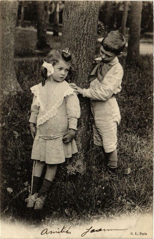 Carte postale ancienne Paris les enfants dans les Bois à Paris