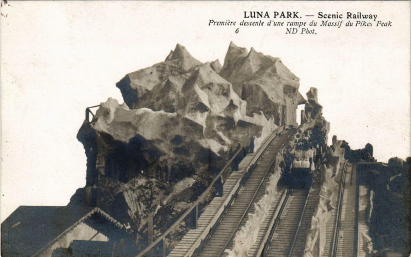Carte postale ancienne Luna Park - Scenic Railway à Paris 17e