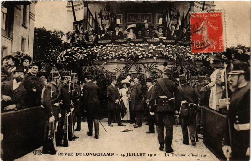 Carte postale ancienne Revue de Longchamp - 14 juillet 1910 - La Tribune d'honneur à Paris 16e
