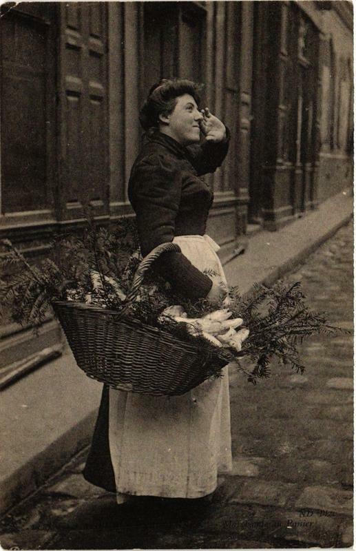 Carte postale ancienne Paris Scenes Parisiennes. La Marchande au panier à Paris