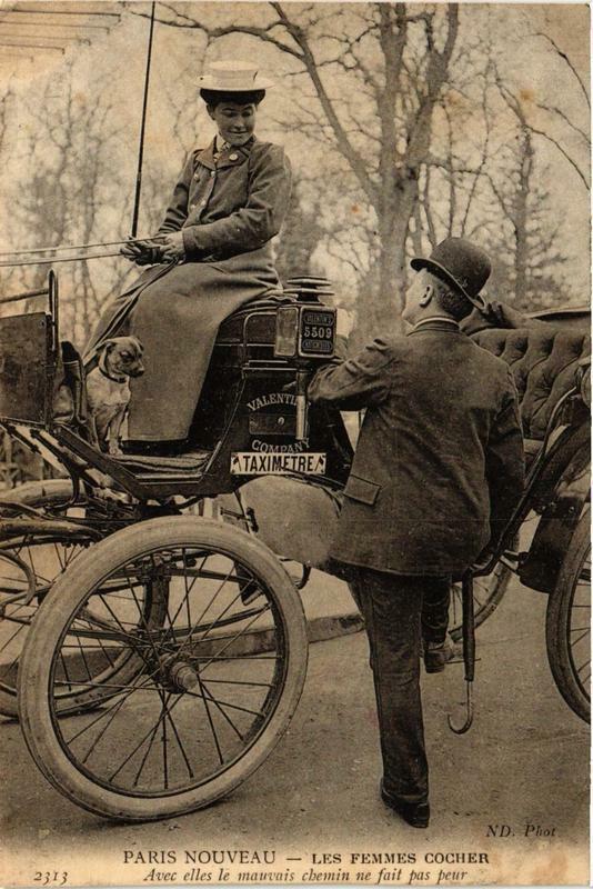 Carte postale ancienne Paris Nouveau Les Femmes Cocher à Paris