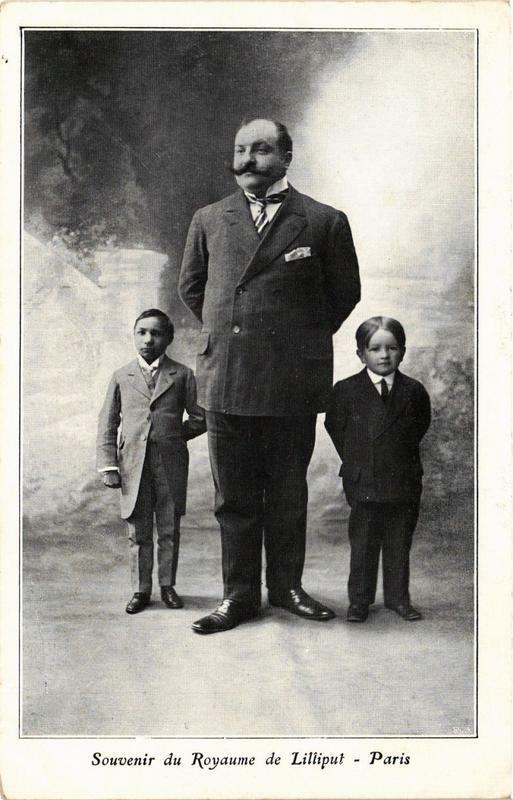 Carte postale ancienne Souvenir du Royaume de Lilliput à Paris 17e
