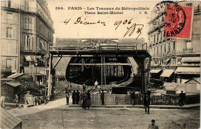 Carte postale ancienne Paris Travaux du Métropolitain Place Saint-Michel à Paris