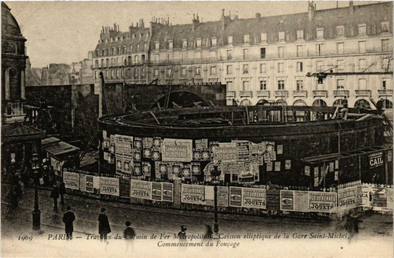 Carte postale ancienne Paris Travaux du Métropolitain Caisson elliptique Foncage à Paris