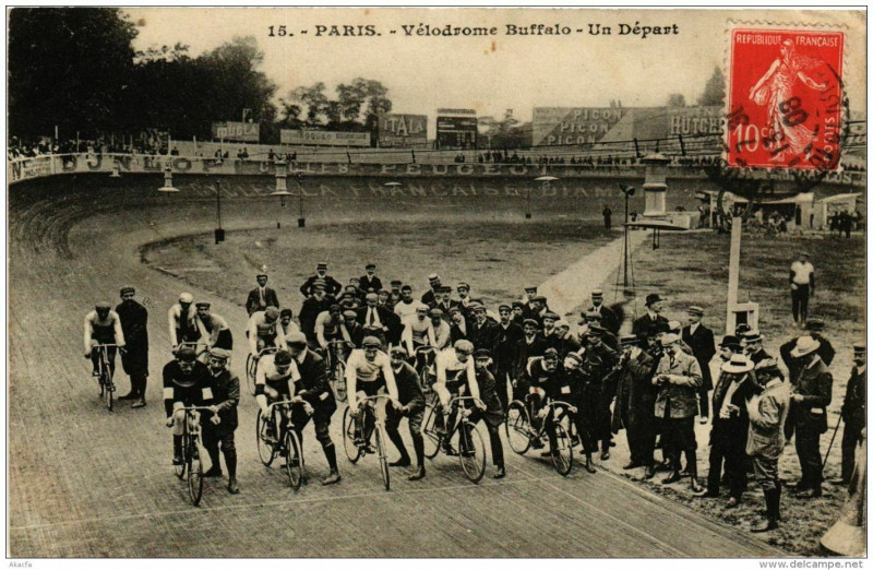 Carte postale ancienne Paris Vélodrome Buffalo. Un Départ à Paris
