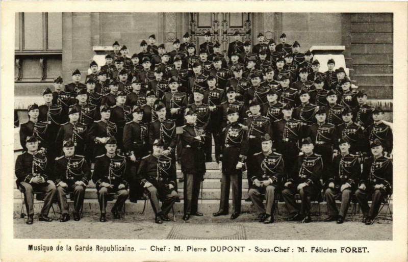Carte postale ancienne Paris Musique de la Garde de la Républicaine. M. Pierre Dupont à Paris