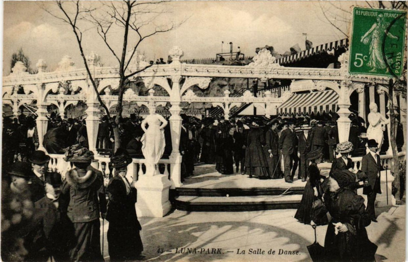 Carte postale ancienne Luna Park - La Salle de Danse à Paris 17e