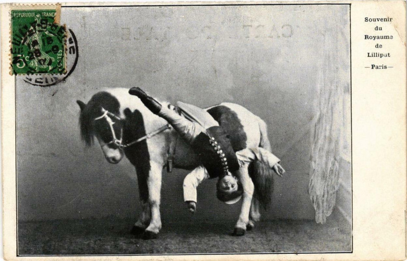 Carte postale ancienne Souvenir du Royaume de Lilliput à Paris 17e