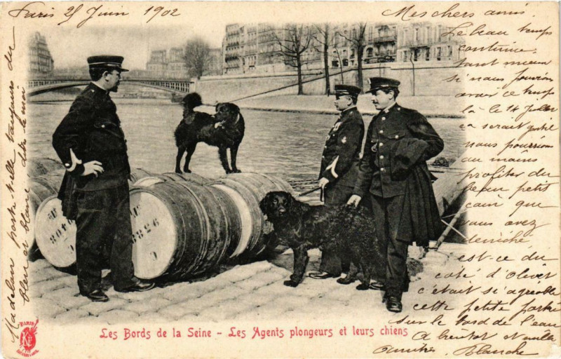 Carte postale ancienne Paris Les Bords de la Seine Les Agents plongeurs à Paris