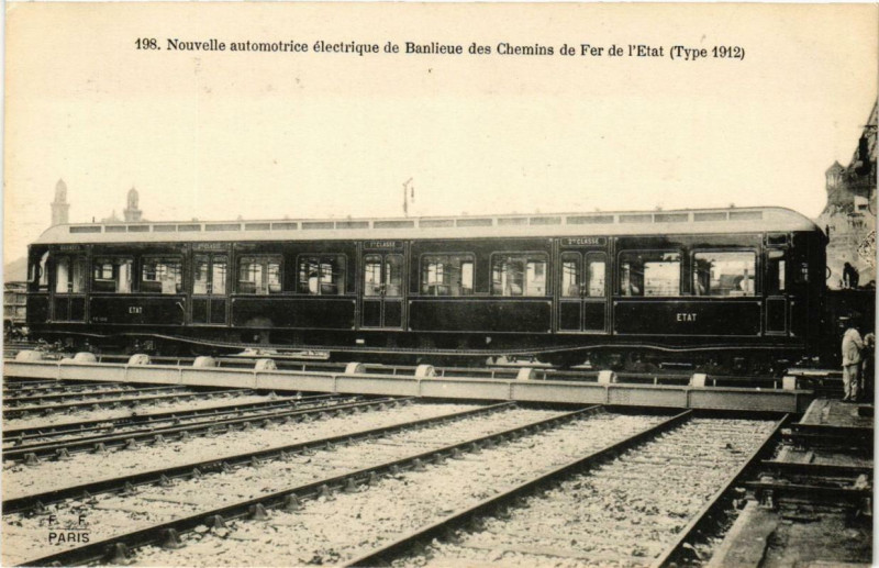 Carte postale ancienne Paris Nouvelle automotrice électrique à Paris