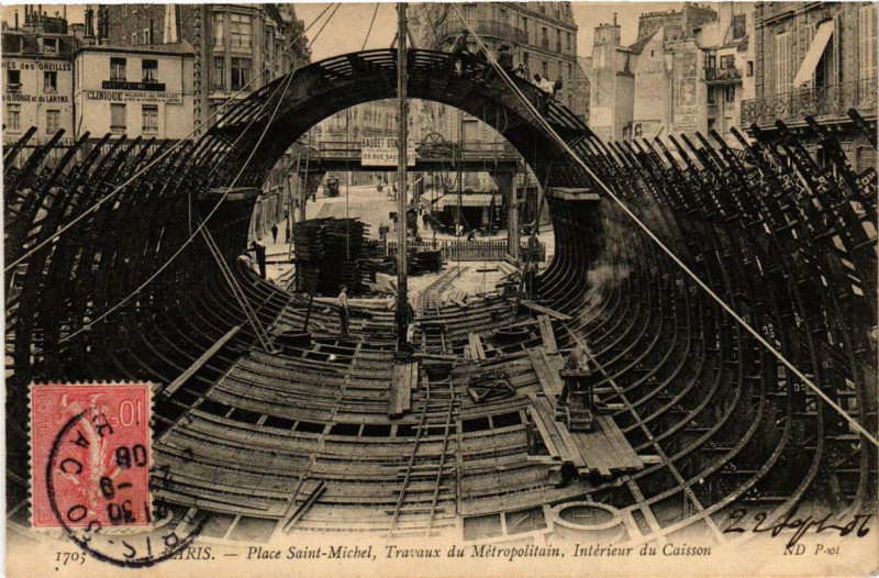 Carte postale ancienne Paris Place Saint-Michel. Travaux du Métropolitain Int. du Caisson à Paris