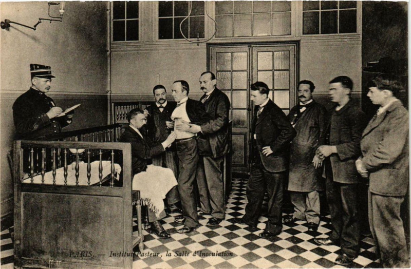 Carte postale ancienne Institut Pasteur, la Salle d'Inoculation à Paris 15e