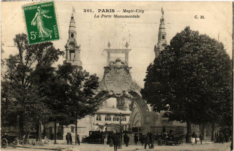 Carte postale ancienne Magic-City - La Porte Monumentale à Paris 7e