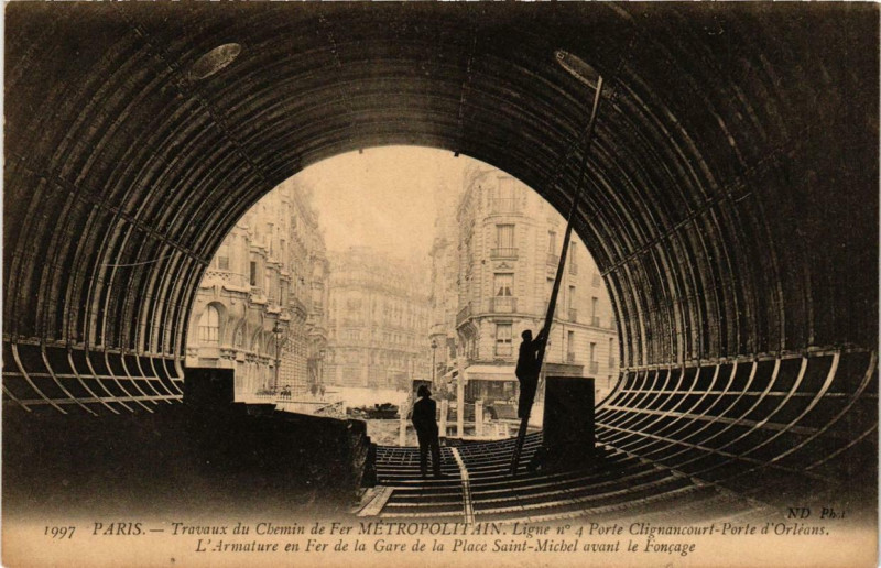 Carte postale ancienne Paris Travaux du Métropolitain Ligne No. 4. L'Armature en Fer à Paris