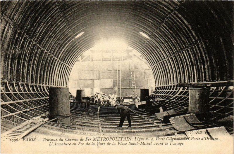 Carte postale ancienne Paris Travaux du Métropolitain Ligne No. 4. L'Armature en Fer à Paris