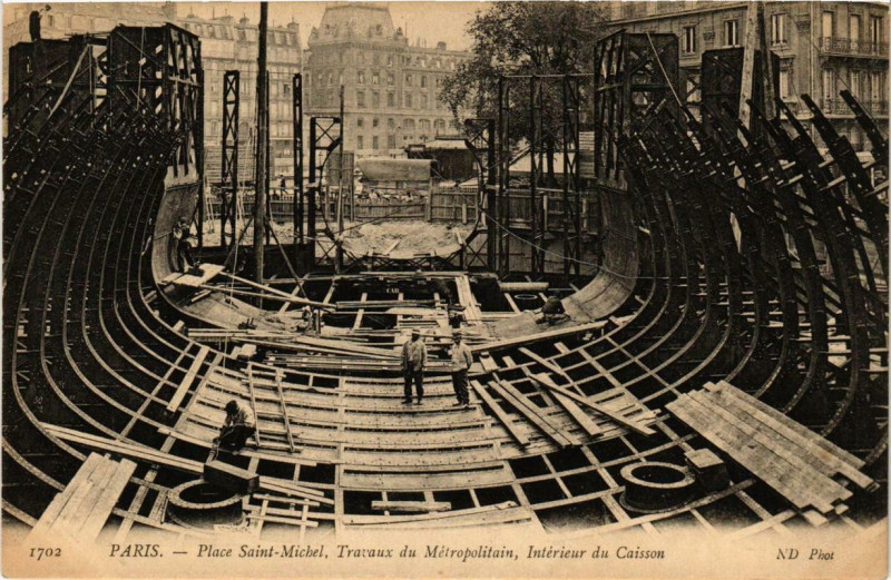 Carte postale ancienne Paris Place Saint-Michel. Travaux du Métropolitain Int. du Caisson à Paris