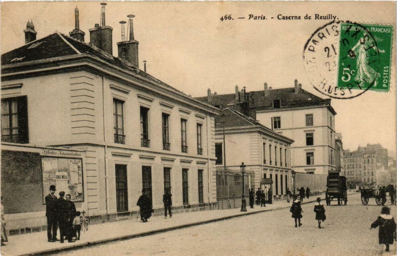 Carte postale ancienne Paris 12e Caserne de Reuilly à Paris 12e