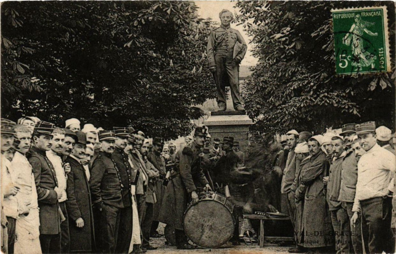 Carte postale ancienne Paris Val-de-Grace 5e. Musique mIlitaire à Paris