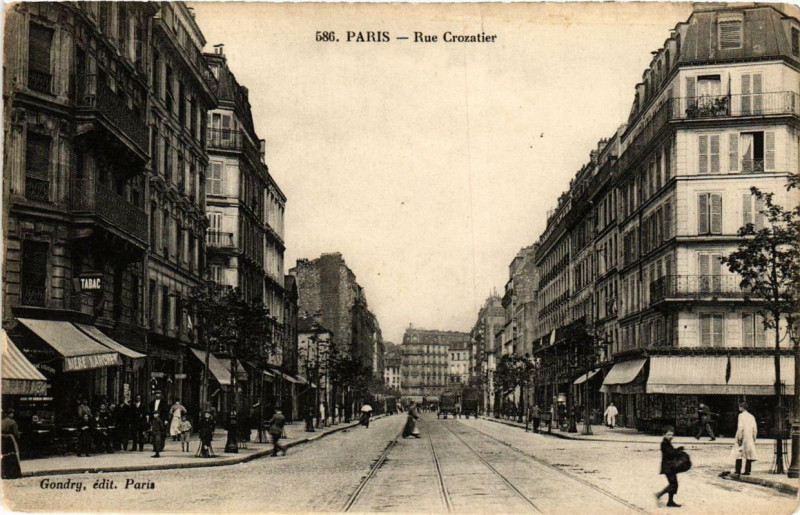 Carte postale ancienne Paris 12e Rue Crozatier ed. Gondry à Paris 12e